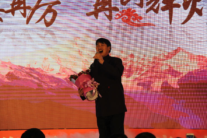 2016元旦联欢晚会20151227朱之文献唱